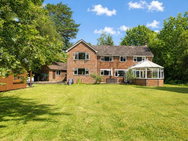 5 bedroom detached house for sale