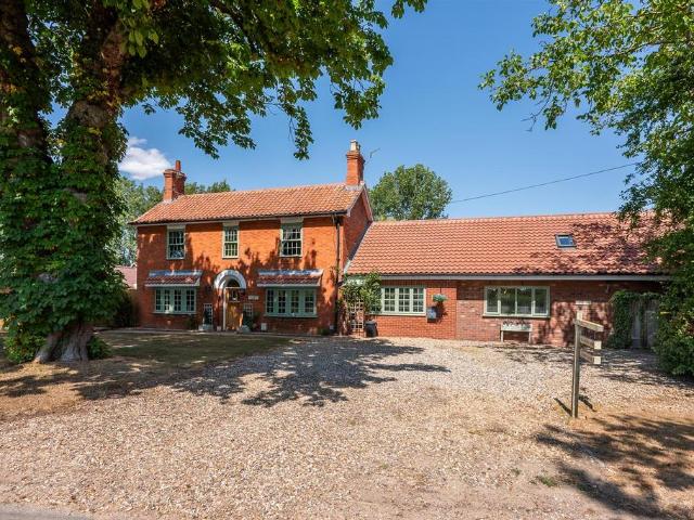5 bedroom detached house for sale
