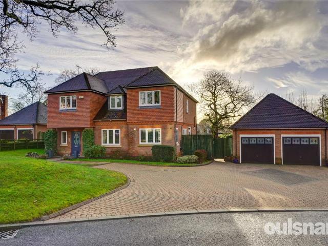 5 bedroom detached house for sale