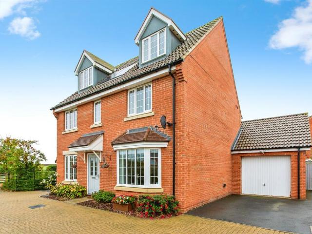 5 bedroom detached house for sale