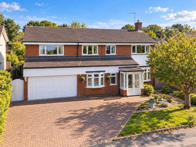 5 bedroom detached house for sale