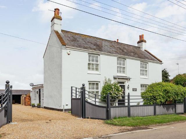 5 bedroom detached house for sale