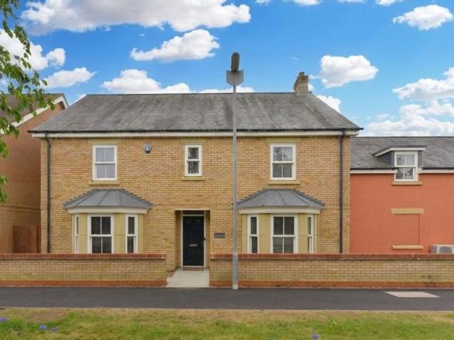 5 bedroom detached house for sale