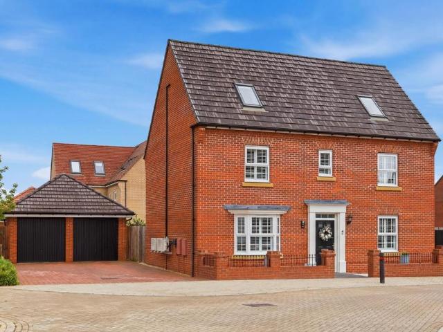 5 bedroom detached house for sale