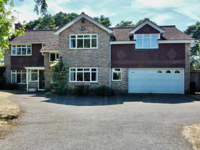 5 bedroom detached house for sale
