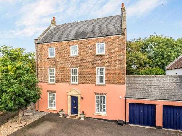 5 bedroom detached house for sale
