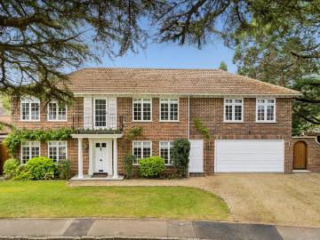 5 bedroom detached house for sale