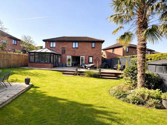 5 bedroom detached house for sale