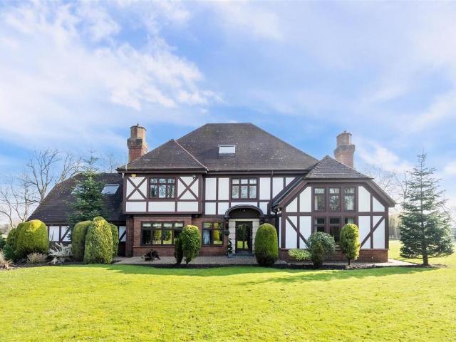 5 bedroom detached house for sale