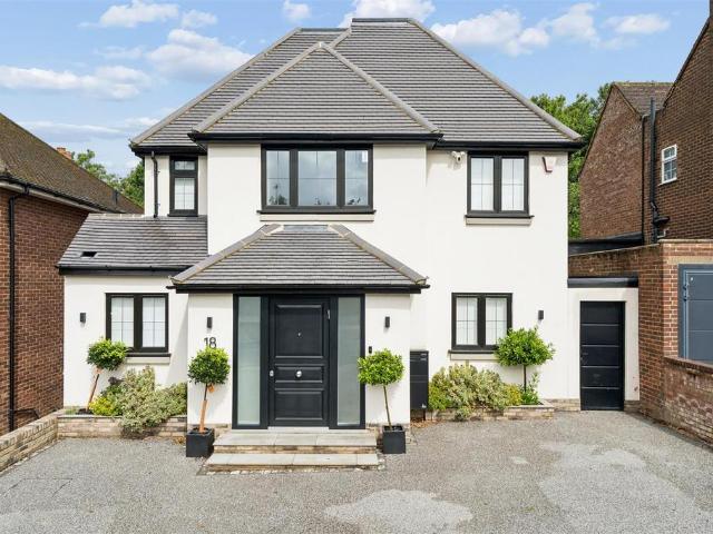 5 bedroom detached house for sale