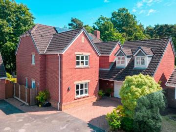 5 bedroom detached house for sale