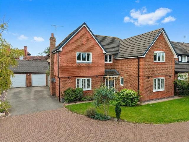 5 bedroom detached house for sale