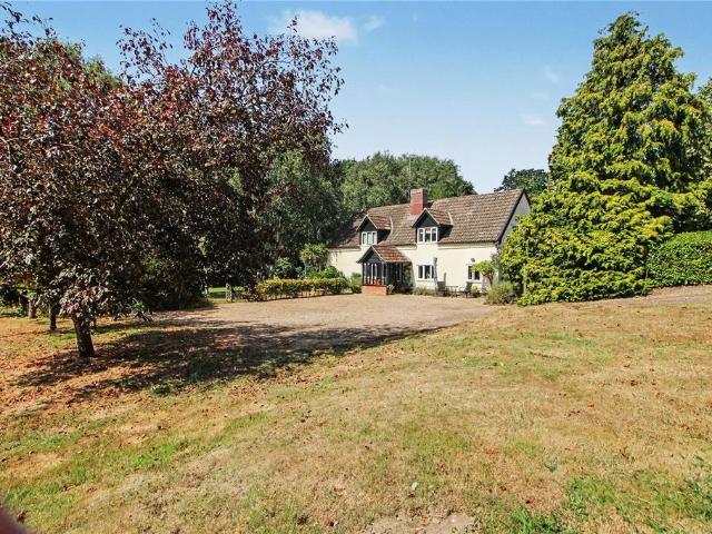 5 bedroom detached house for sale