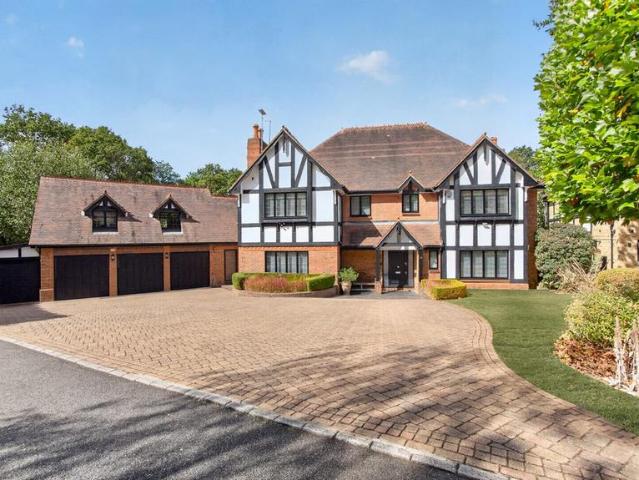 5 bedroom detached house for sale