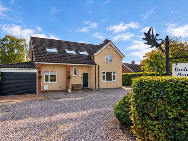 5 bedroom detached house for sale