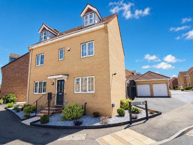 5 bedroom detached house for sale