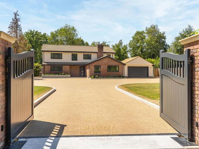 5 bedroom detached house for sale