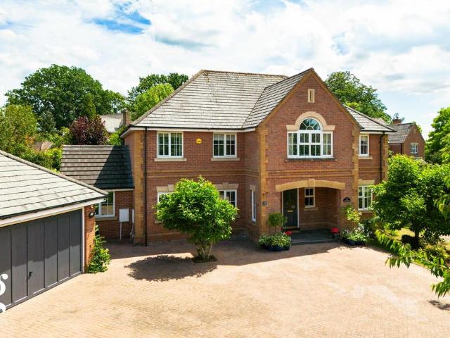 5 bedroom detached house for sale