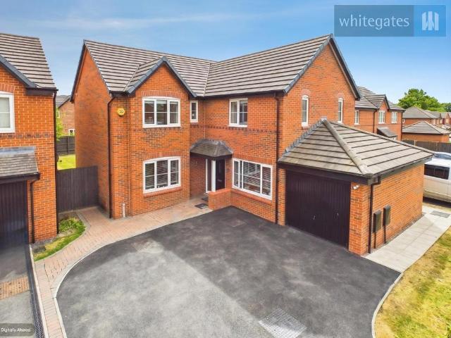5 bedroom detached house for sale