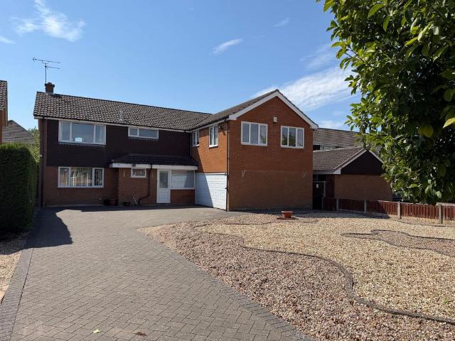 5 bedroom detached house for sale