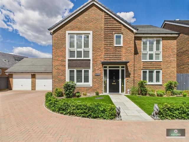 5 bedroom detached house for sale
