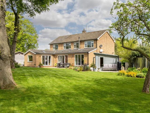 5 bedroom detached house for sale
