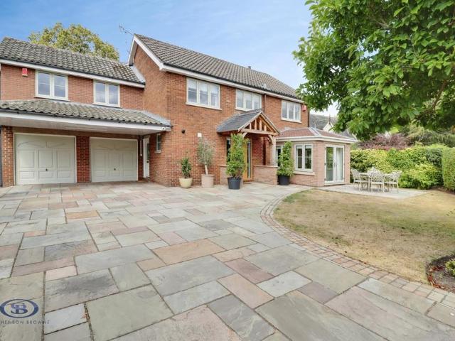 5 bedroom detached house for sale