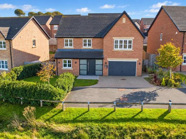 5 bedroom detached house for sale
