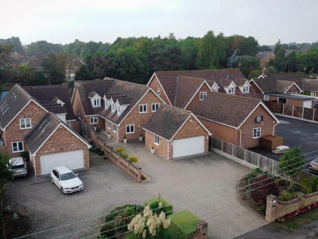 5 bedroom detached house for sale