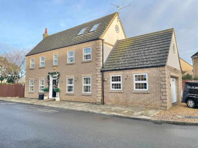 5 bedroom detached house for sale