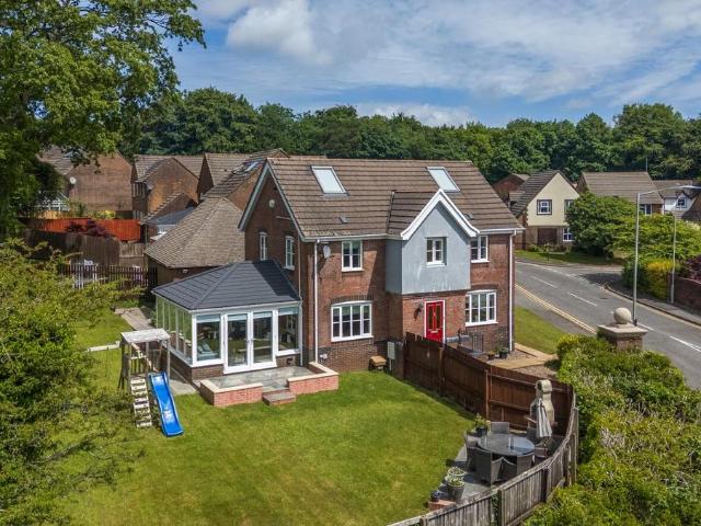 5 bedroom detached house for sale