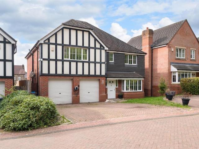5 bedroom detached house for sale