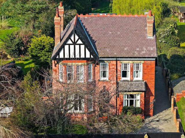 5 bedroom detached house for sale