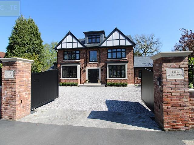 5 bedroom detached house for sale