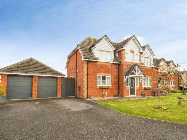 5 bedroom detached house for sale