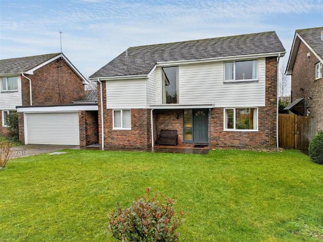 5 bedroom detached house for sale