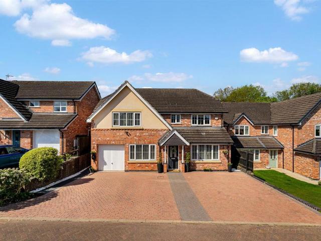 5 bedroom detached house for sale