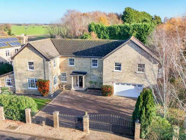 5 bedroom detached house for sale