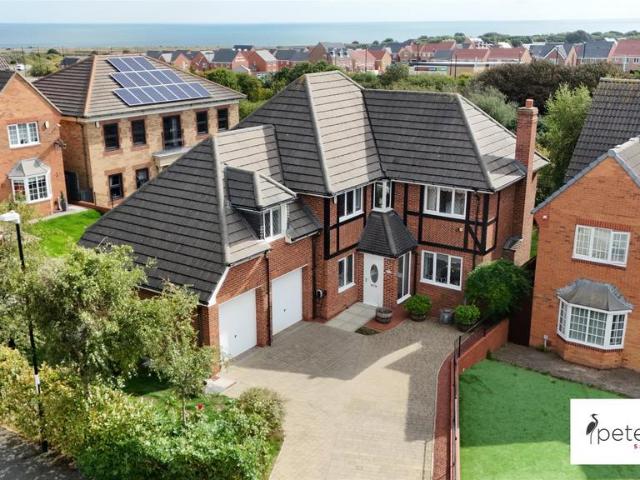 5 bedroom detached house for sale