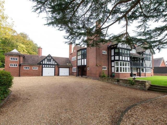 5 bedroom detached house for sale
