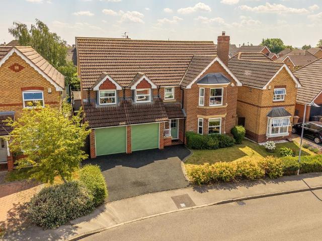 5 bedroom detached house for sale