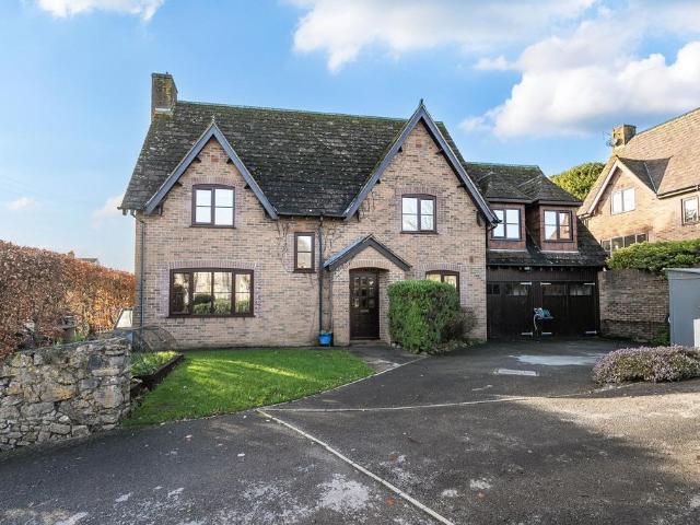 5 bedroom detached house for sale