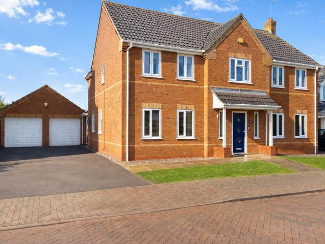 5 bedroom detached house for sale