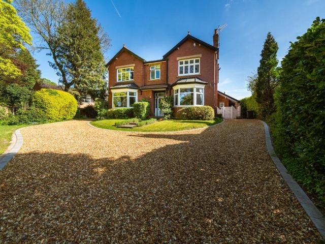 5 bedroom detached house for sale