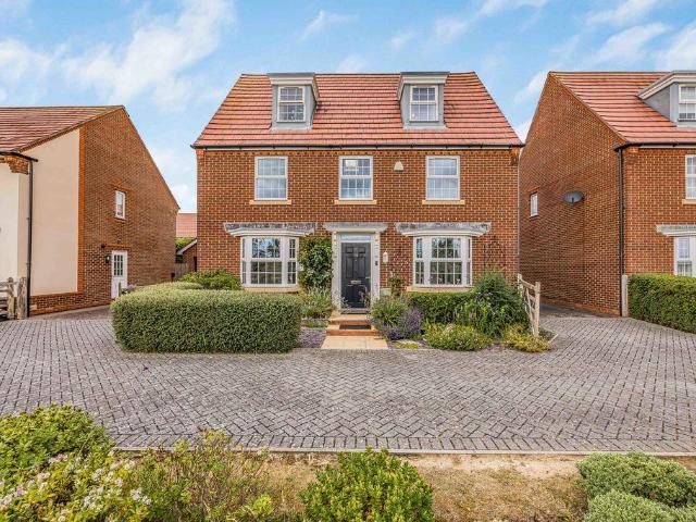 5 bedroom detached house for sale