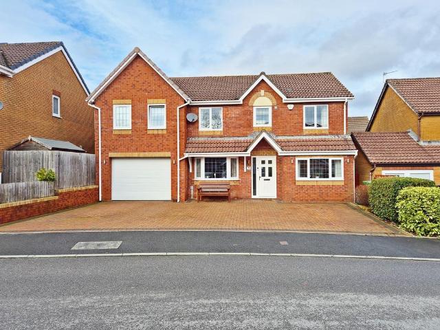 5 bedroom detached house for sale