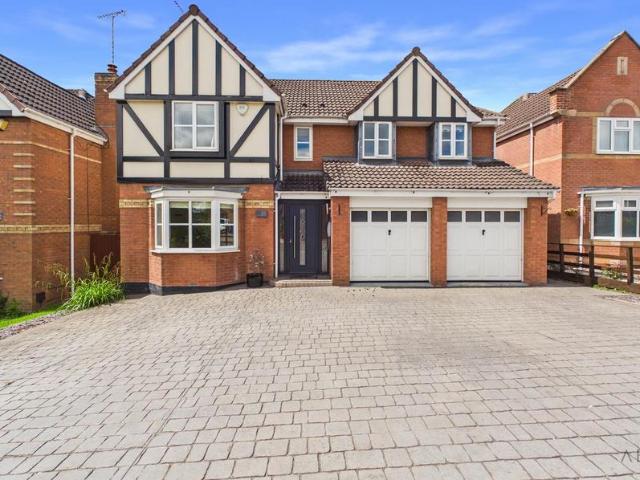5 bedroom detached house for sale