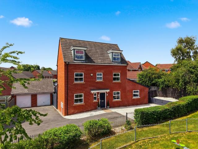 5 bedroom detached house for sale