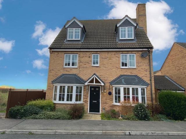 5 bedroom detached house for sale