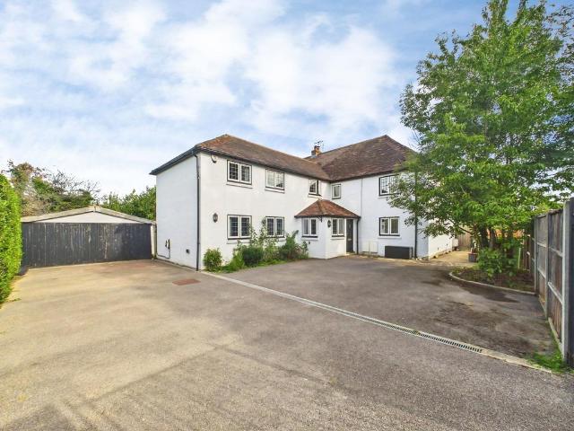 5 bedroom detached house for sale